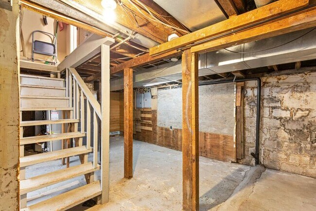 Building Photo - 3215 SE 53rd Ave