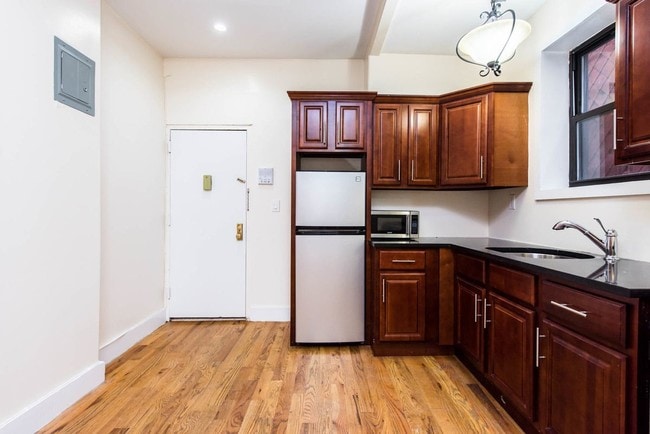 Floorplan - 206 Scholes St