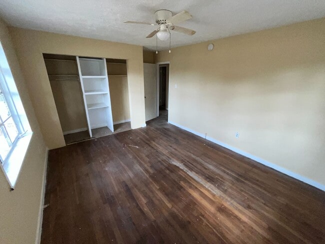 Building Photo - 2862 Oak Forest Dr