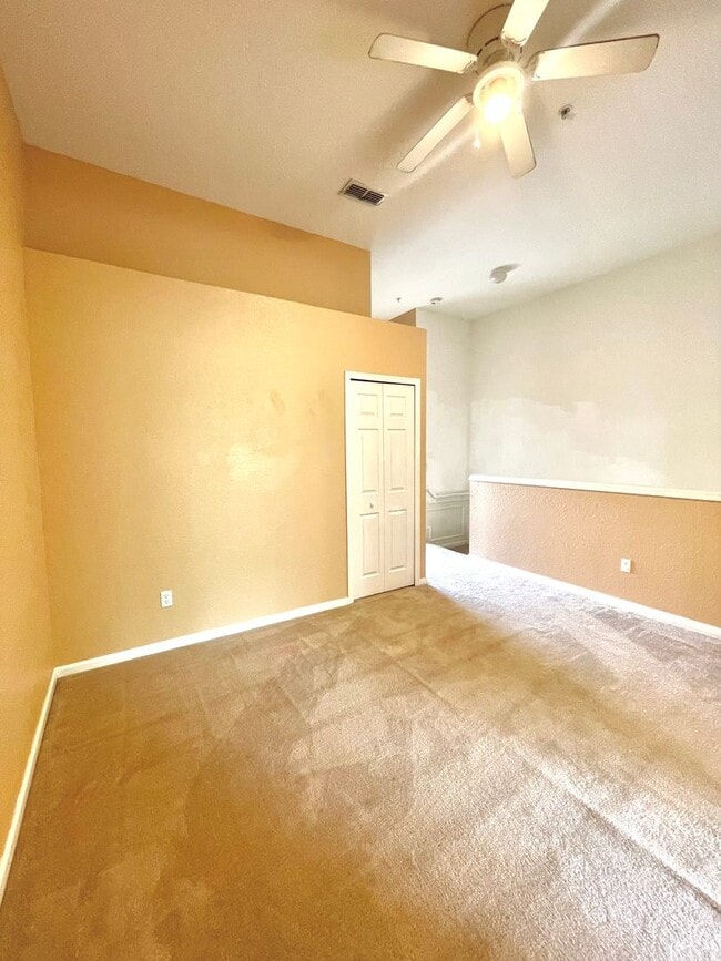 Building Photo - $1,690 2 BED / 2.5 BATH - 2 Story Townhouse