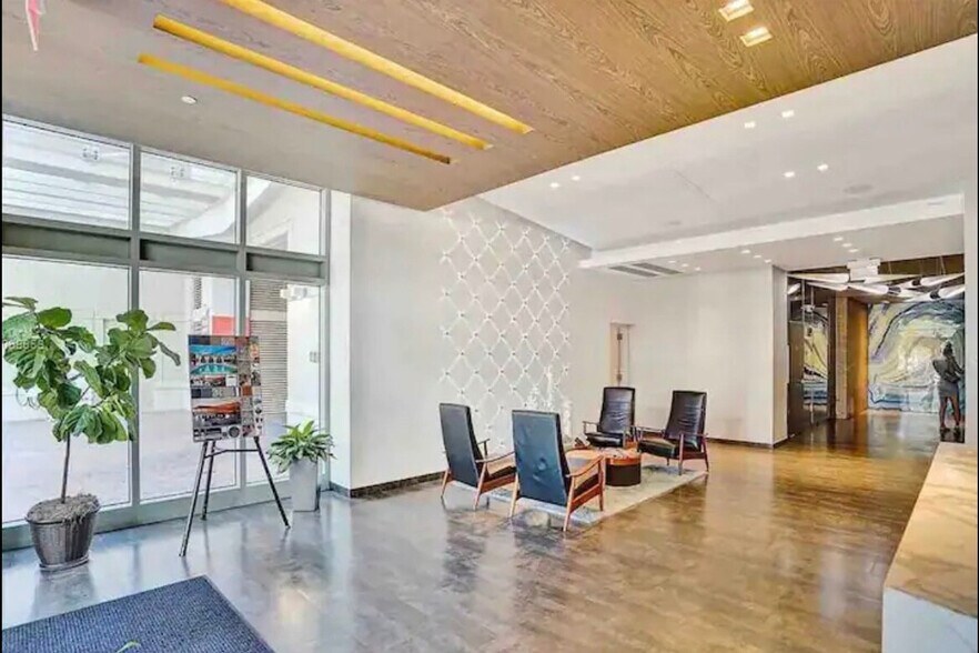 Building Photo - 139 NE 32nd St