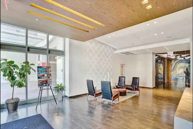 Building Photo - 139 NE 32nd St