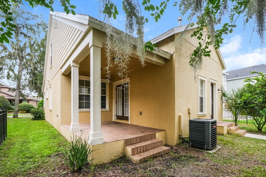 Building Photo - 16014 Loneoak View Dr