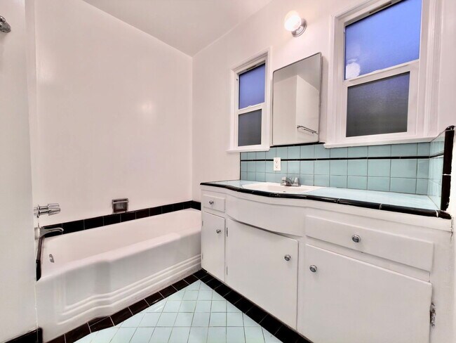 Building Photo - 1232 Ridgeley Dr