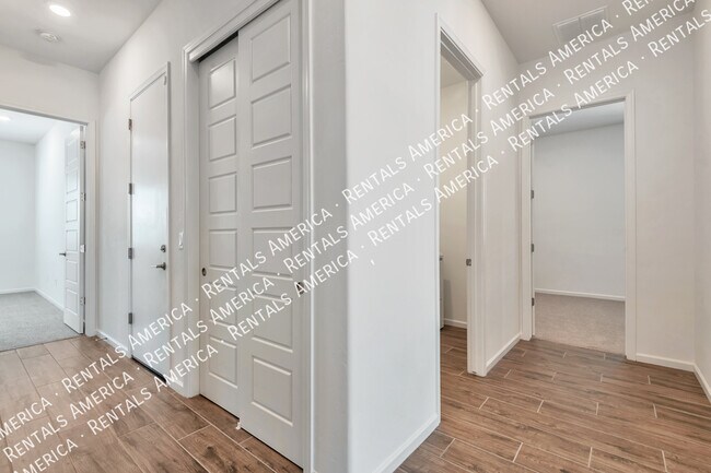 Building Photo - 10858 W Yates Ln