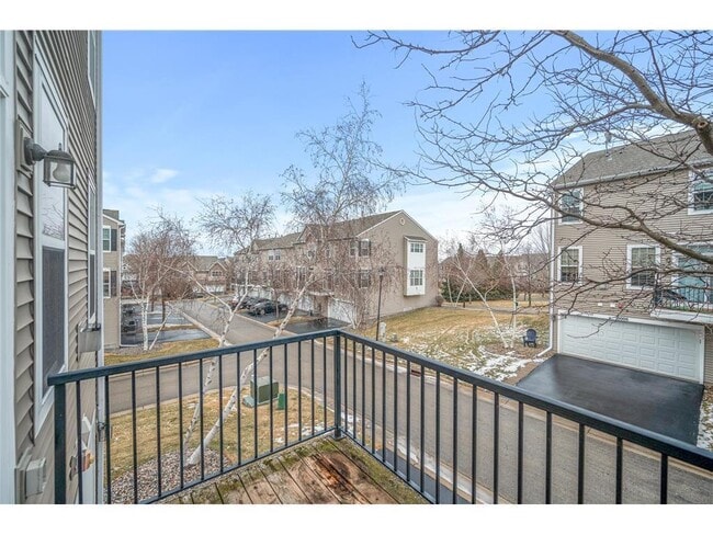 Building Photo - 9995 Wildflower Dr