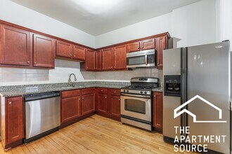 Building Photo - 1317 W Foster Ave