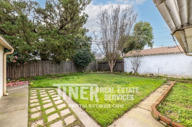 Building Photo - Tahoe Park Charmer with remodeled kitchen