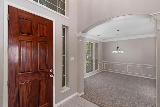 Building Photo - 10115 Cottonwood Canyon Dr