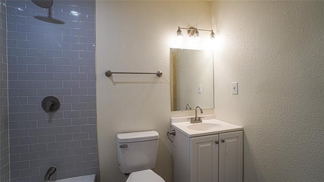 Building Photo - 1221 Cove Dr