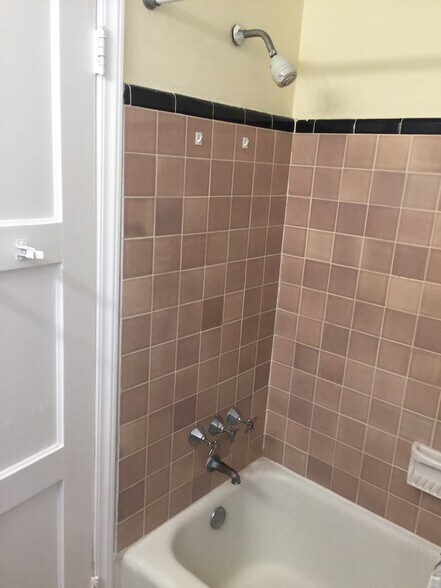 Building Photo - 2821 SW 1st Ave