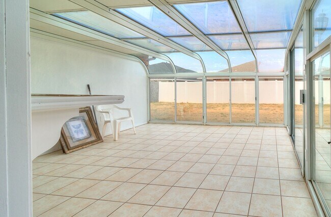 Building Photo - Great Freshly updated 3 bed 2 bath!