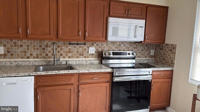 Building Photo - 9 Autumn Hill Way