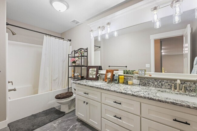 Building Photo - Partially furnished Twin home in Rigby