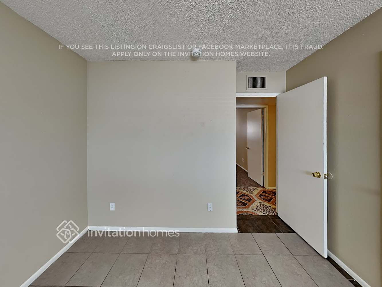 Building Photo - 4142 W Royal Palm Rd