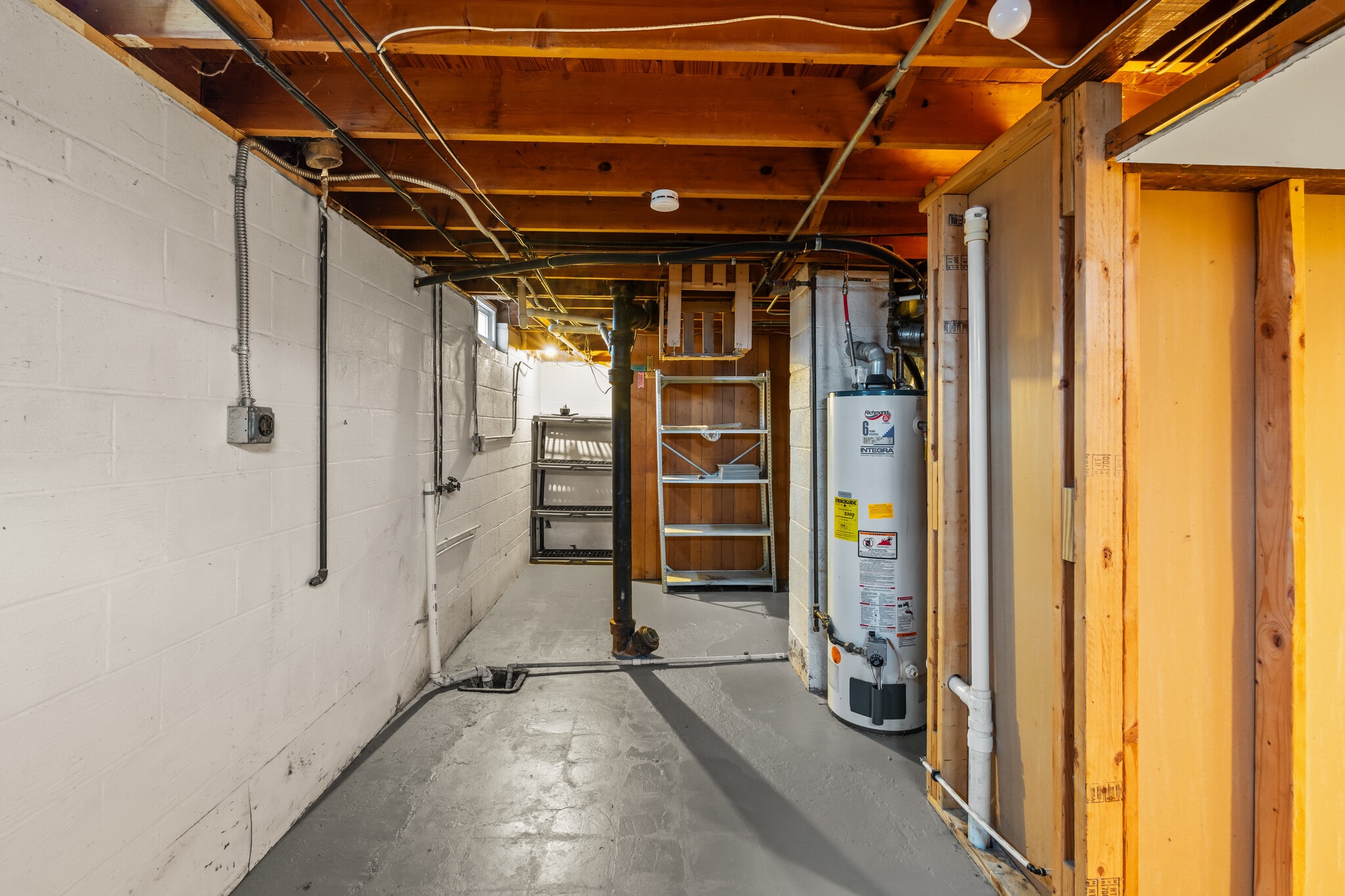 Building Photo - 5525 Sunnyside Dr