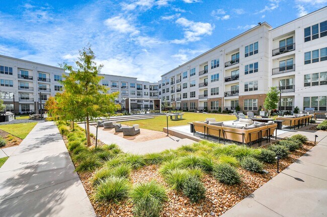 Building Photo - 15635 Memorial Dr