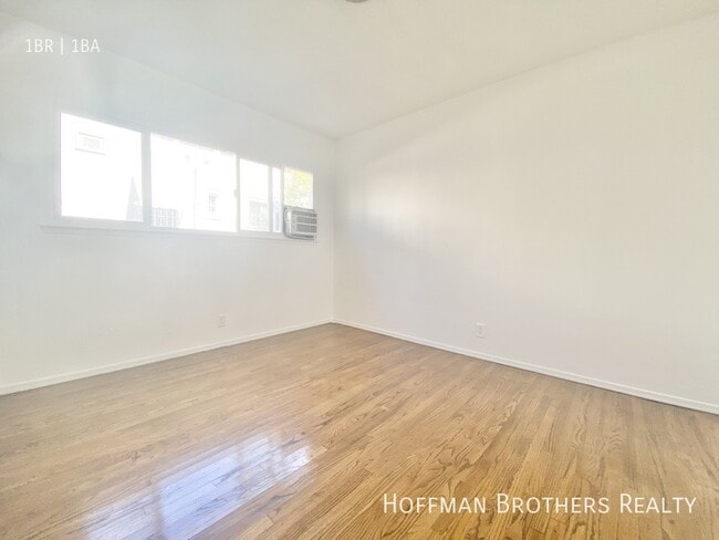 Building Photo - 1162 N Orange Grove Ave