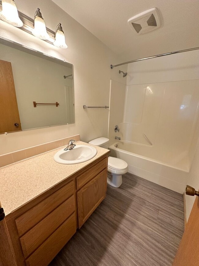 Building Photo - 4 Bedroom 3 Bathroom Home with Attached Garage, AC, and 2 Separate Living Areas!