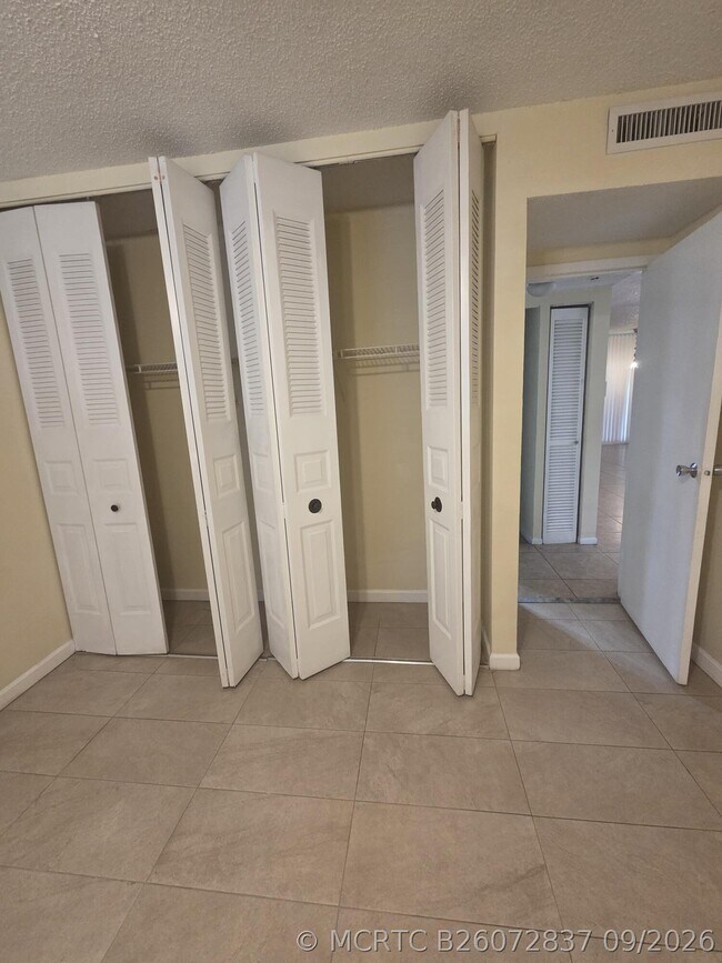 Building Photo - 8419 Forest Hills Dr