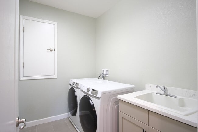 Building Photo - Available now! Beautiful Newer Home in Man...