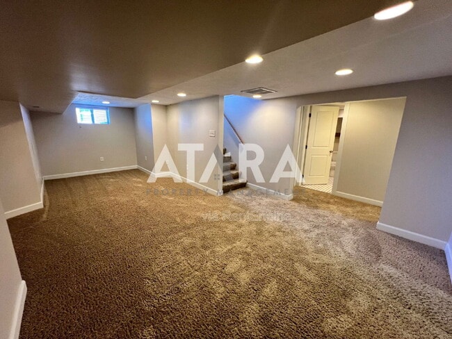 Building Photo - 2559 Wilmington Ave