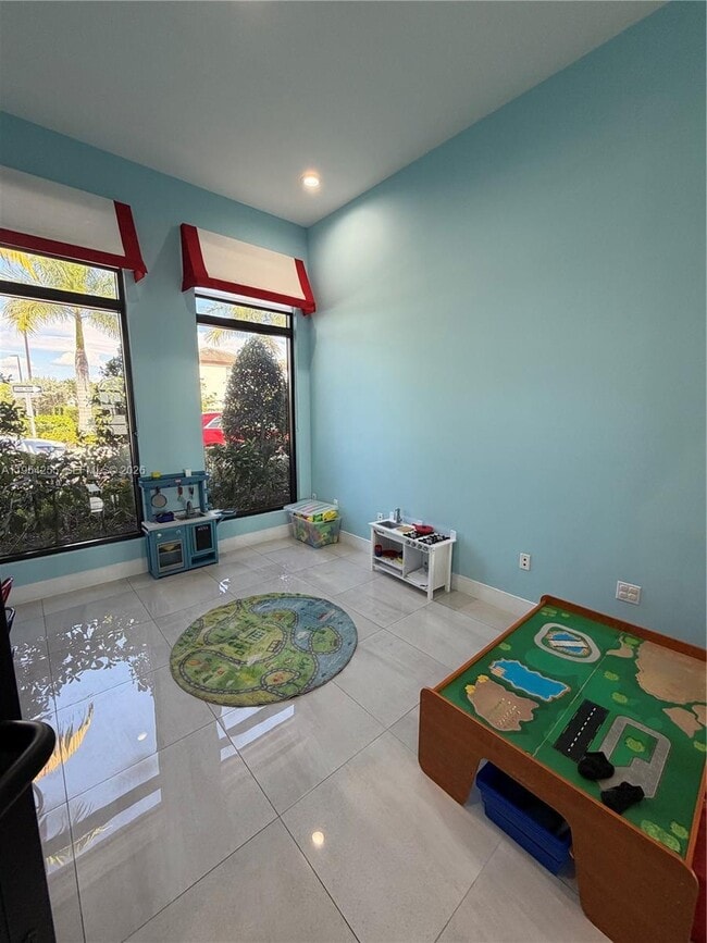 Building Photo - 405 NE 208th Terrace