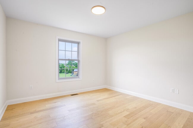 Building Photo - 5013 Bentwood Ct