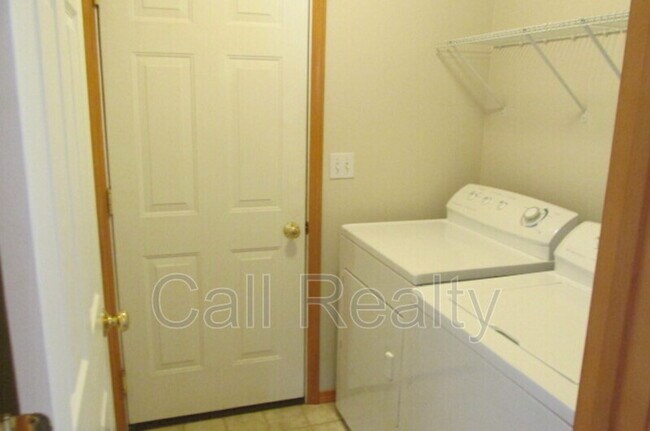 Building Photo - 4123 S Stonington Ln