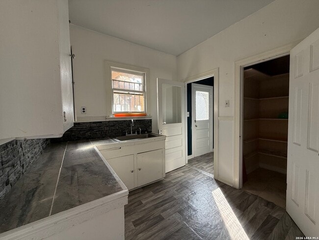 Building Photo - 528 W Gramercy Pl