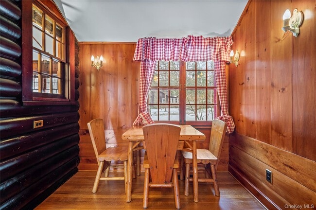 Building Photo - 6 Alpine Rd