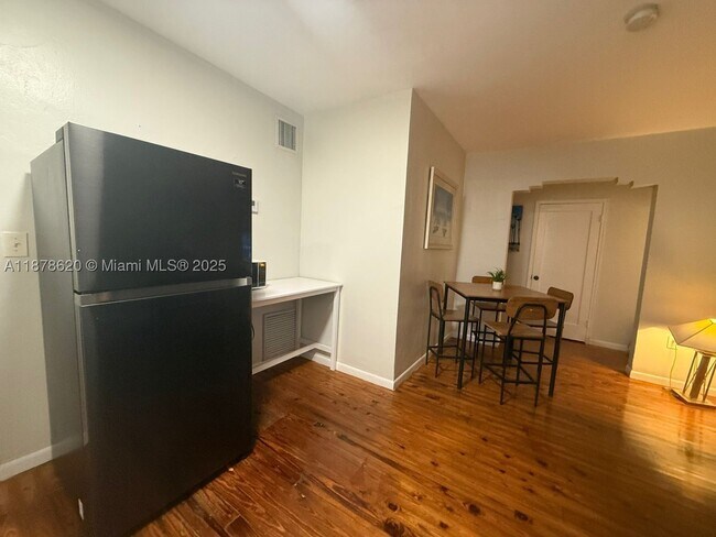 Building Photo - 1289 Marseille Dr