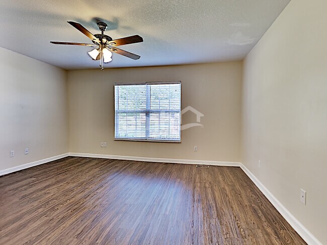 Building Photo - 145 Hillsborough Ln