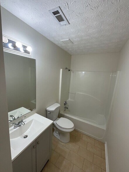 Building Photo - 3651 Ten Oaks Cir