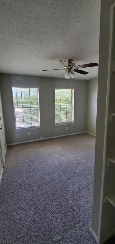 Building Photo - 218 S Las Vegas Trail