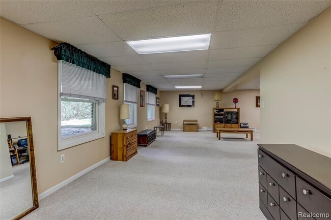 Building Photo - 8976 Lyniss Dr
