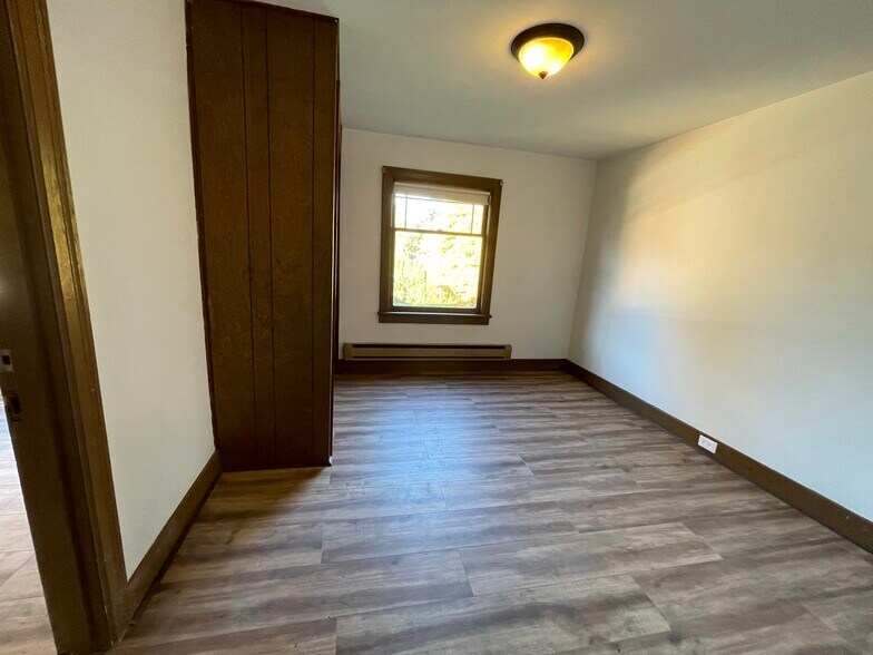 Building Photo - 15210 42nd Ave S