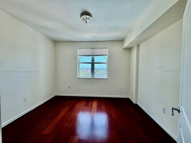 Building Photo - 7900 Harbor Island Dr