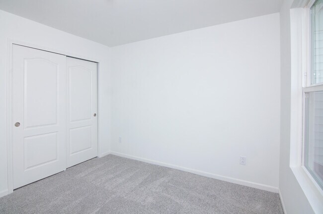 Building Photo - 5559 E Spaniel Dr