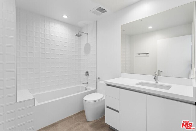 Building Photo - 11727 Kiowa Ave