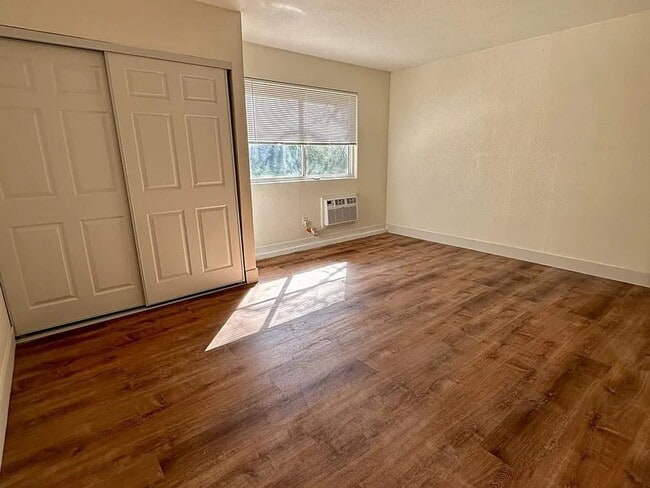 Building Photo - 3820 Hillcrest Ln