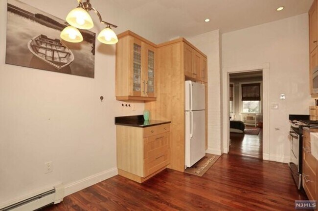 Building Photo - 809 Park Ave