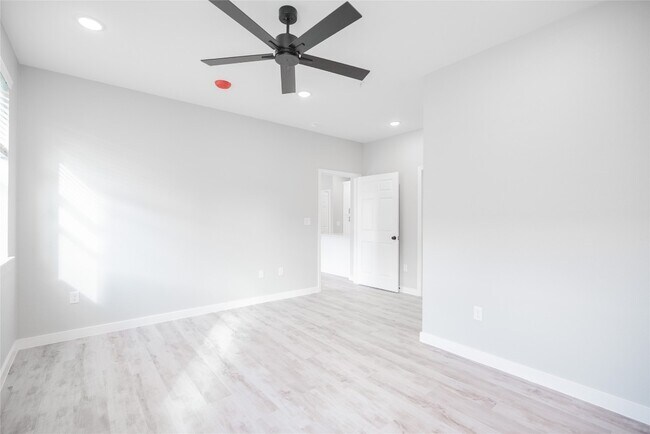 Building Photo - 2101 Reinke Rd