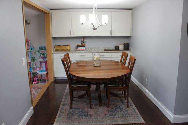 Building Photo - 5039 W Clayton Rd