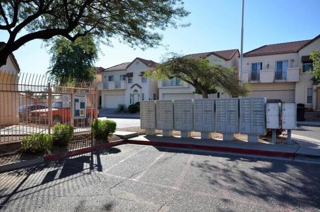 Building Photo - 1026 W Pegasus Dr