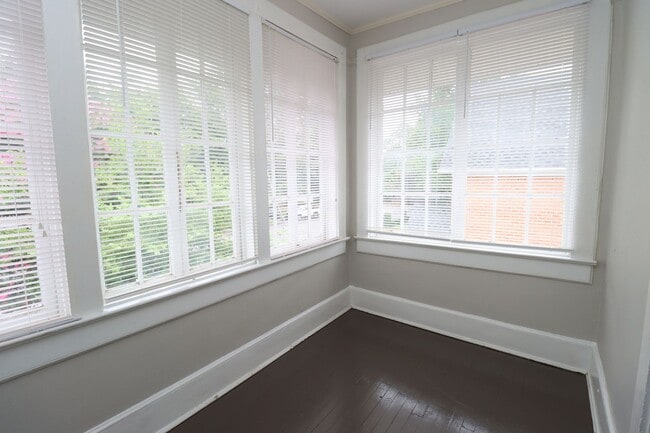 Building Photo - Live Near It All – 2 Bedroom Gem in Columb...