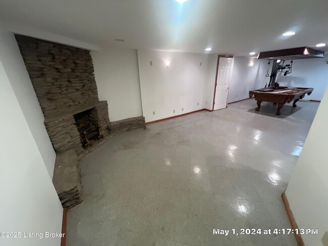 Building Photo - 230 S Circlecrest Dr