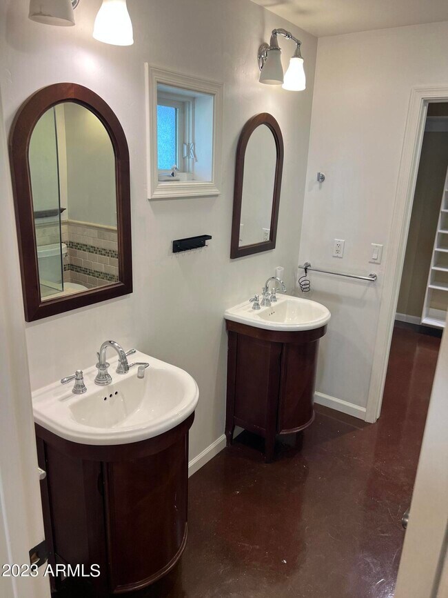 Building Photo - 4420 N 46th Pl