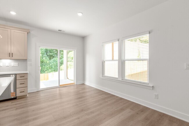 Building Photo - Bright & Modern New Construction Townhome