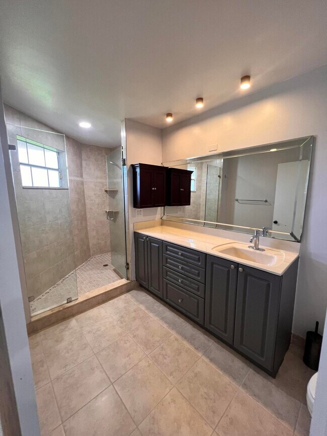 Building Photo - 6614 Via Regina